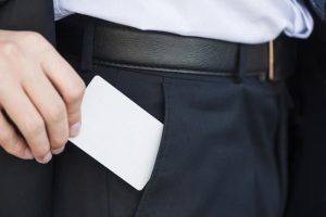 Cracha de proximidade vantagens e como escolher o ideal